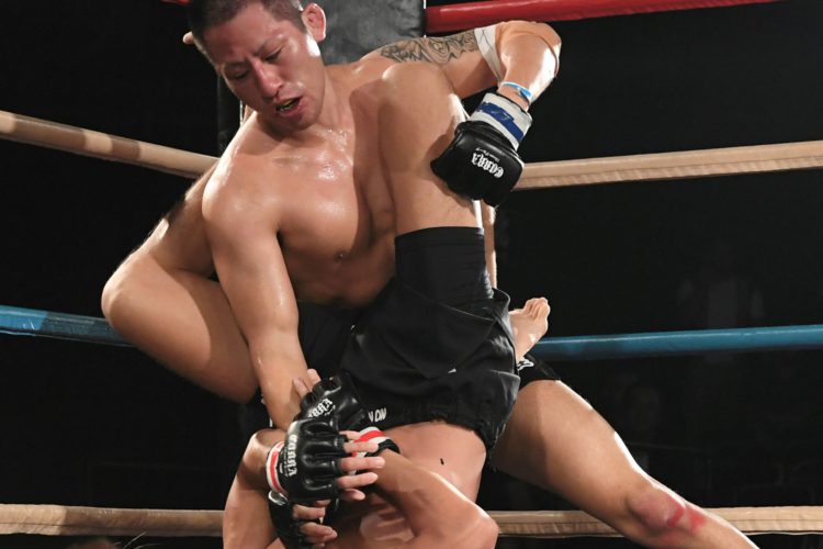 何度でも立ち上がる不屈のmmaファイター 王者決定戦の先を目指す Get Support Project